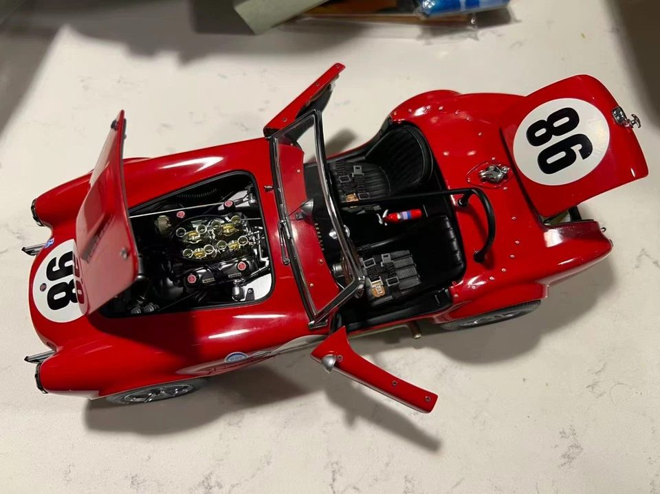 EXOTO 1963 AC Cobra "IN COMPETITION ROAD AMERICA 500" #98 1/18 - Image 4 of 4