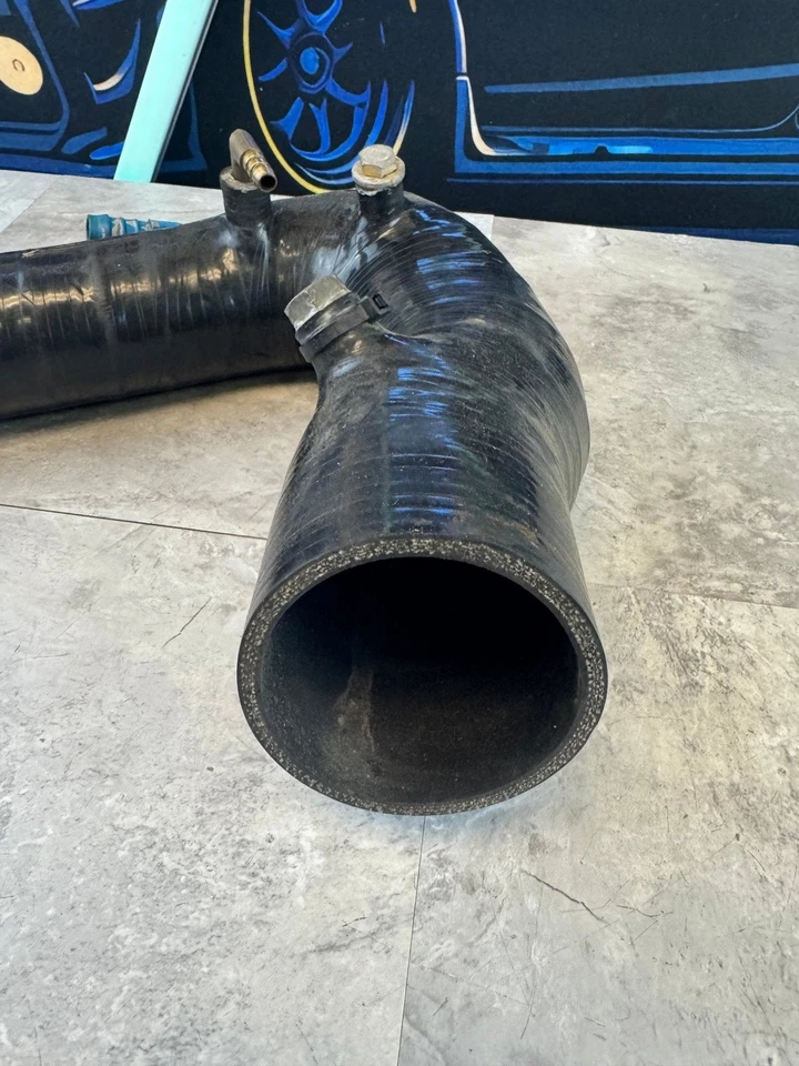 Entrada turbo de silicona de inducción AVO para Subaru 02-07 WRX / 04-07 STi en negro Foto 3 de 4