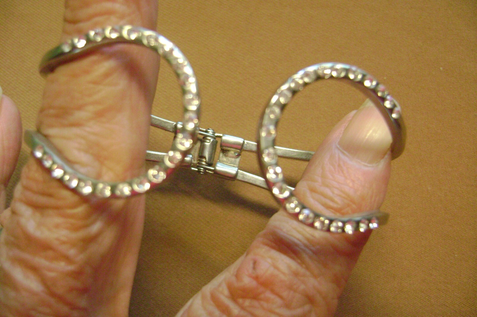 SIGNED MONET RHINESTONE HINGED BANGLE SILVER TONE… - image 4