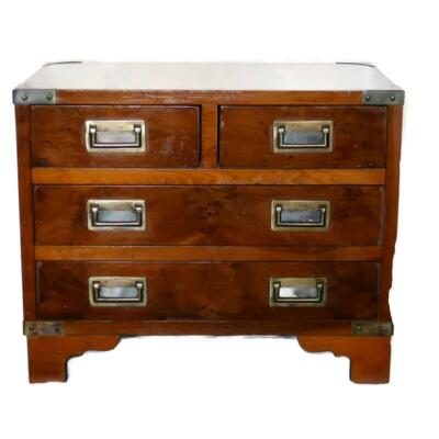 Hekman Furniture 4 Drawers Diminutive Bachelor Chest or Dresser