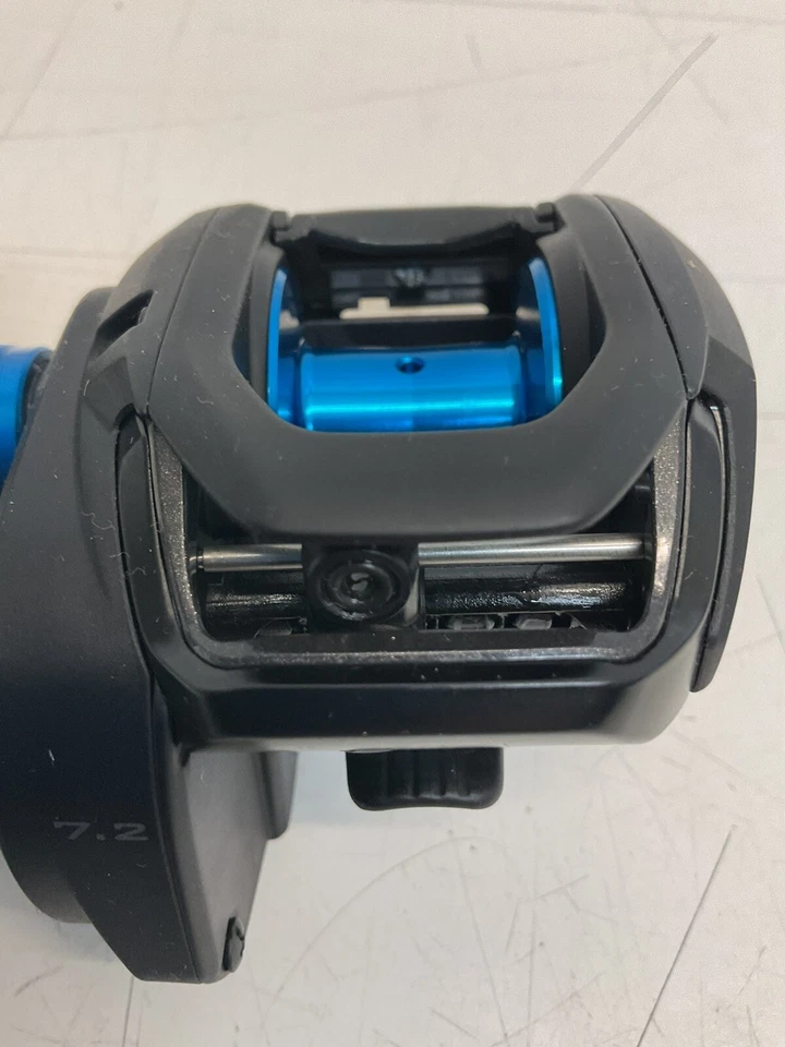 Shimano SLX150HGA 7.2:1 Right Hand Bait Cast Reel Black & Blue New No Packaging - Image 3 of 4
