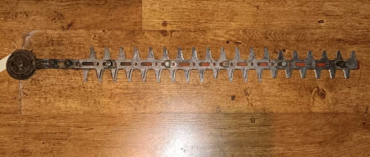 Blade From Poulan Pro Hedge Trimmer Pp 2822 Read Dsc