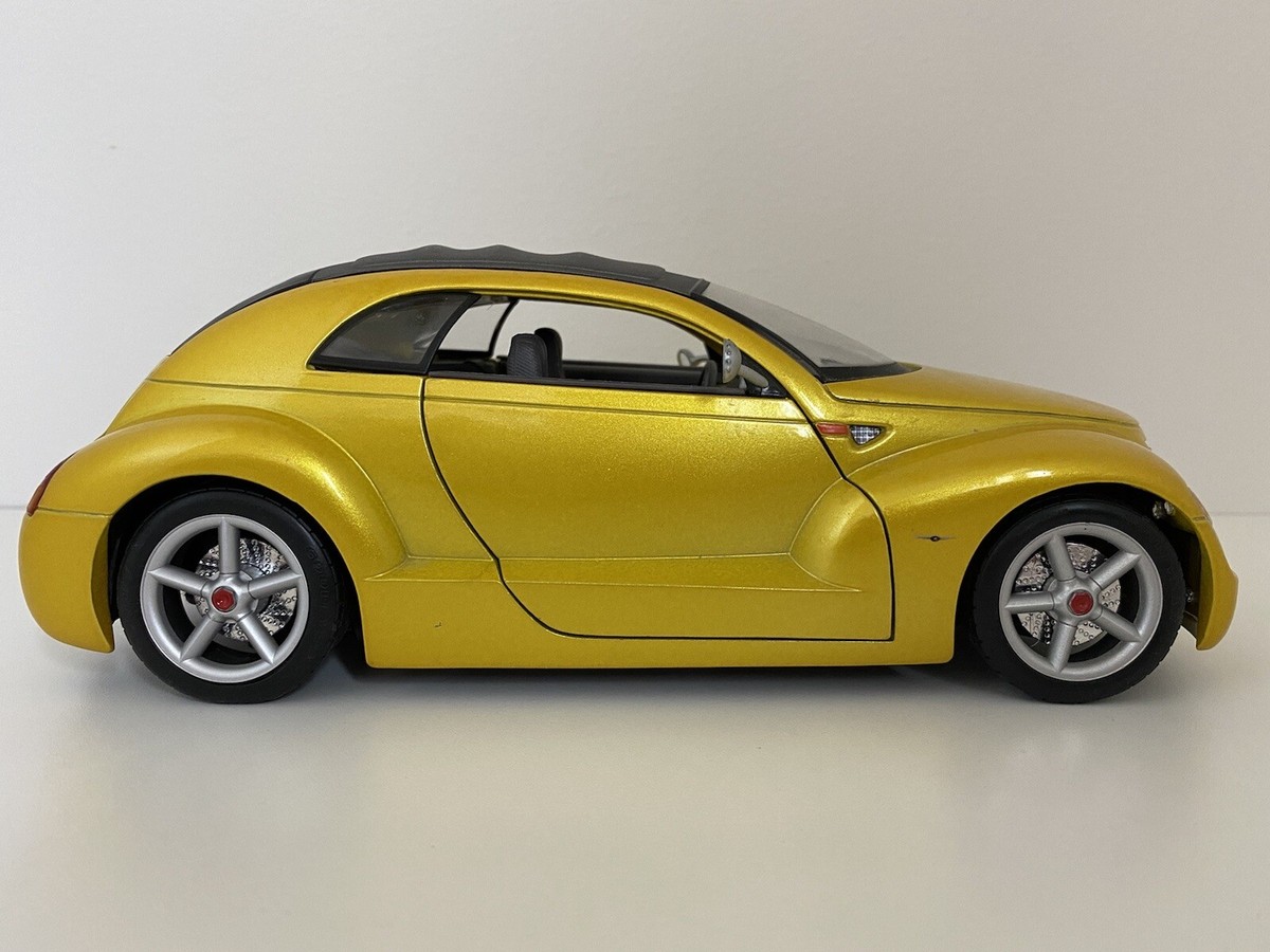 Maisto Chrysler Pronto Cruizer Original Concept PT Cruiser 1:18