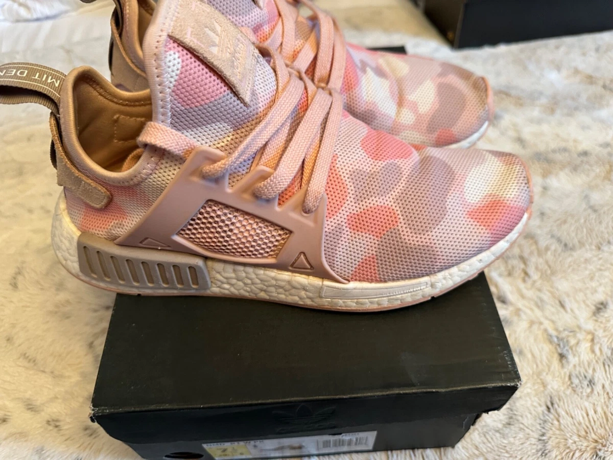 adidas gazelle silver green womens Adidas NMD R1 Primeknit Duck Camo Pink main image 0