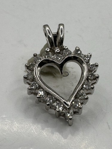 9ct W Diamond Heart Pendant.0.15ct Hallmarked.12mm Diameter - Picture 6 of 13