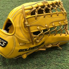 ASICS Gold Stage Gloves for Baseball Outfielders
