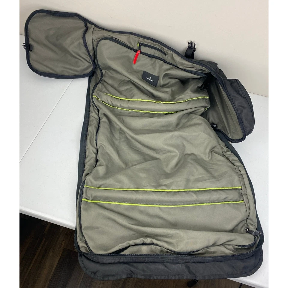 Victorinox Seefeld Convertible Hybrid luggage travel garment duffle bag - Image 3 of 4