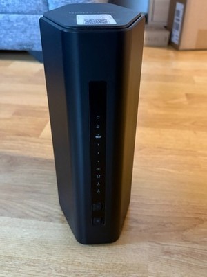 NETGEAR Nighthawk RS300 Tri-Band Wi-Fi 7 9300 Mbit/s 5x Gigabit LAN USB 3.2 Gen1