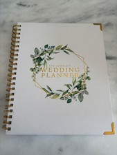BEAUTIFUL GOLD BINDED WEDDING PLANNER