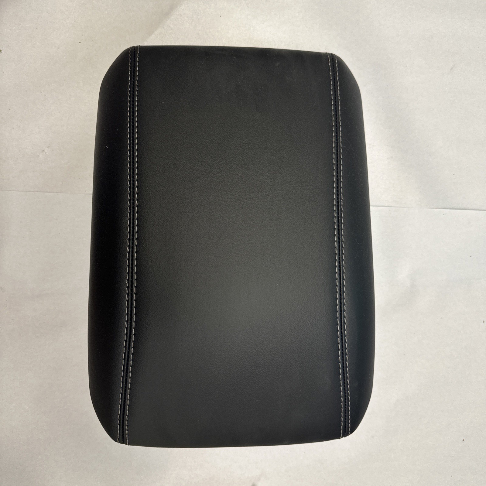 2020 - 2024 FORD EXPLORER CENTER CONSOLE ARMREST ARM REST STORAGE LID COVER OEM