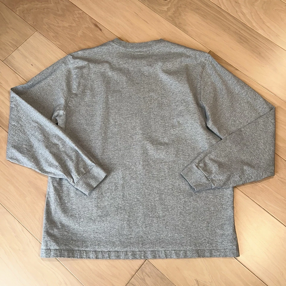 Camiseta Gris Cuello Redondo Logotipo Stüssy Camiseta Manga Larga *Mancha Talla 2XL Foto 4 de 4