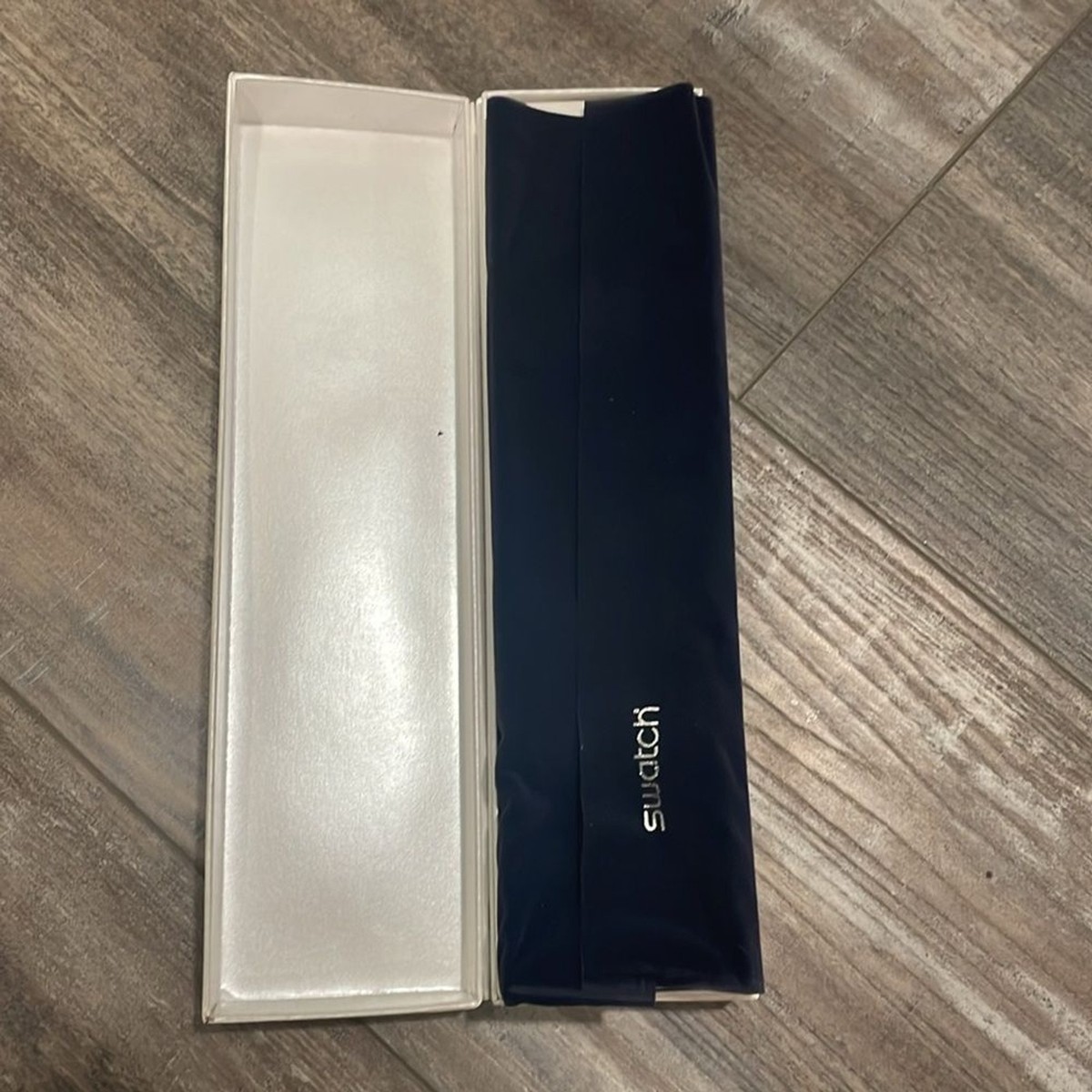 Swatch Lustrous Bliss rare diamond watch brand new collector limited 1139/4000 Swatch Lustrous Bliss rare diamond watch brand new collector  main image 3