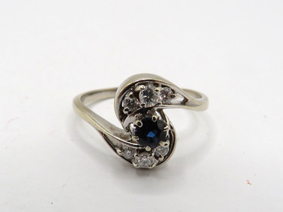 14k WHITE GOLD RING w LAB CREATED BLUE SAPPHIRE & 6 R.B.C. DIAMONDS SIZE: 9.25*