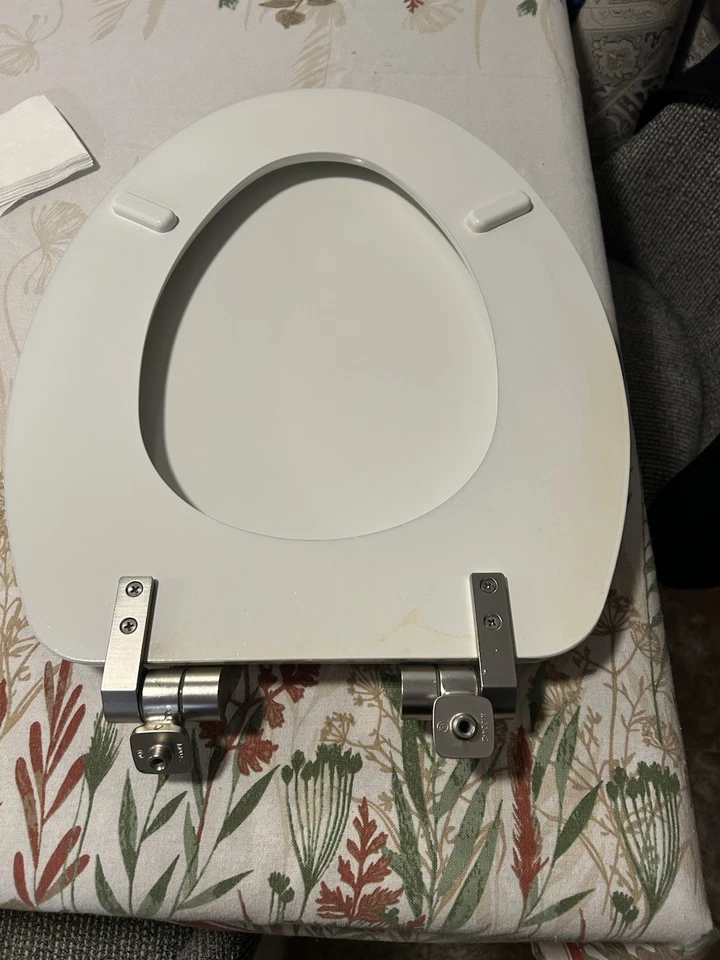 American Standard Bedminster Wood White Round Soft Close Toilet Seat - Image 4 of 4