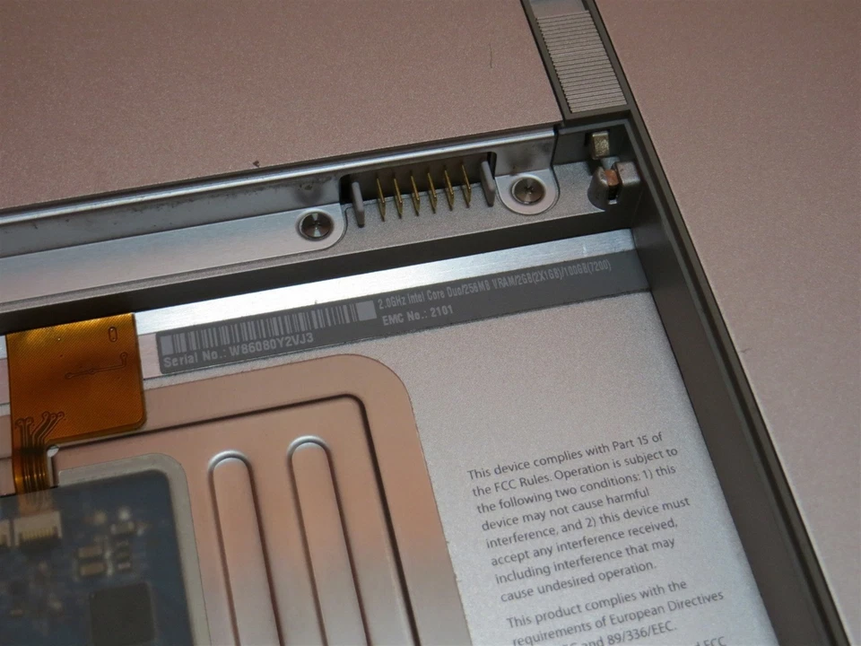 Apple MacBook Pro 15" A1150 Core Duo 2GHz 2GB 100GB HD con Snow Leopard instalado Foto 4 de 4