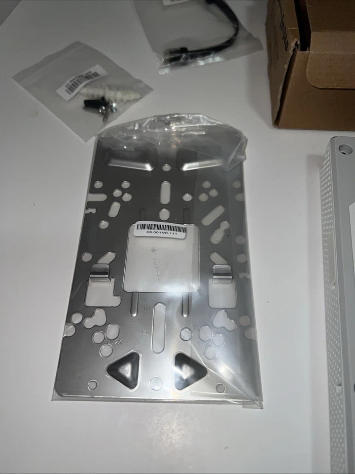 Extreme Networks AP302W Dual Band 802.11ax 1.60 Gbit/s Wireless No 12vdc Cord - Image 4 of 4