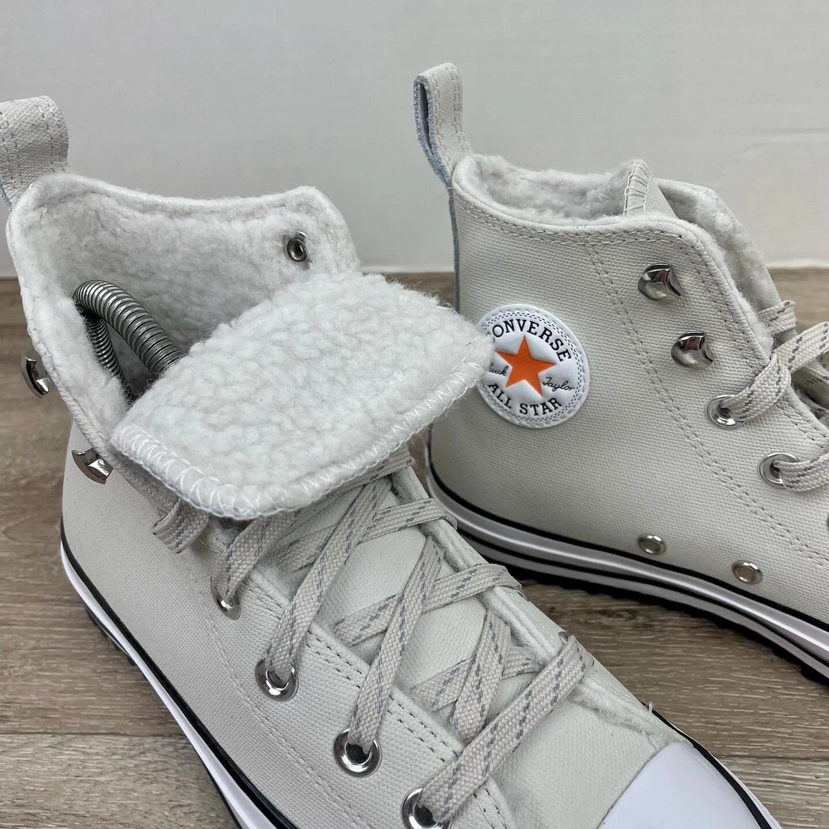 Grey fur sale lined converse