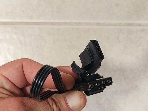 MSI 4 PIN FEMALE PSU PERIPHERAL CABLE WITH 4 MOLEX & PADA POWER CONNECTORS NEW! - Afbeelding 3 van 3