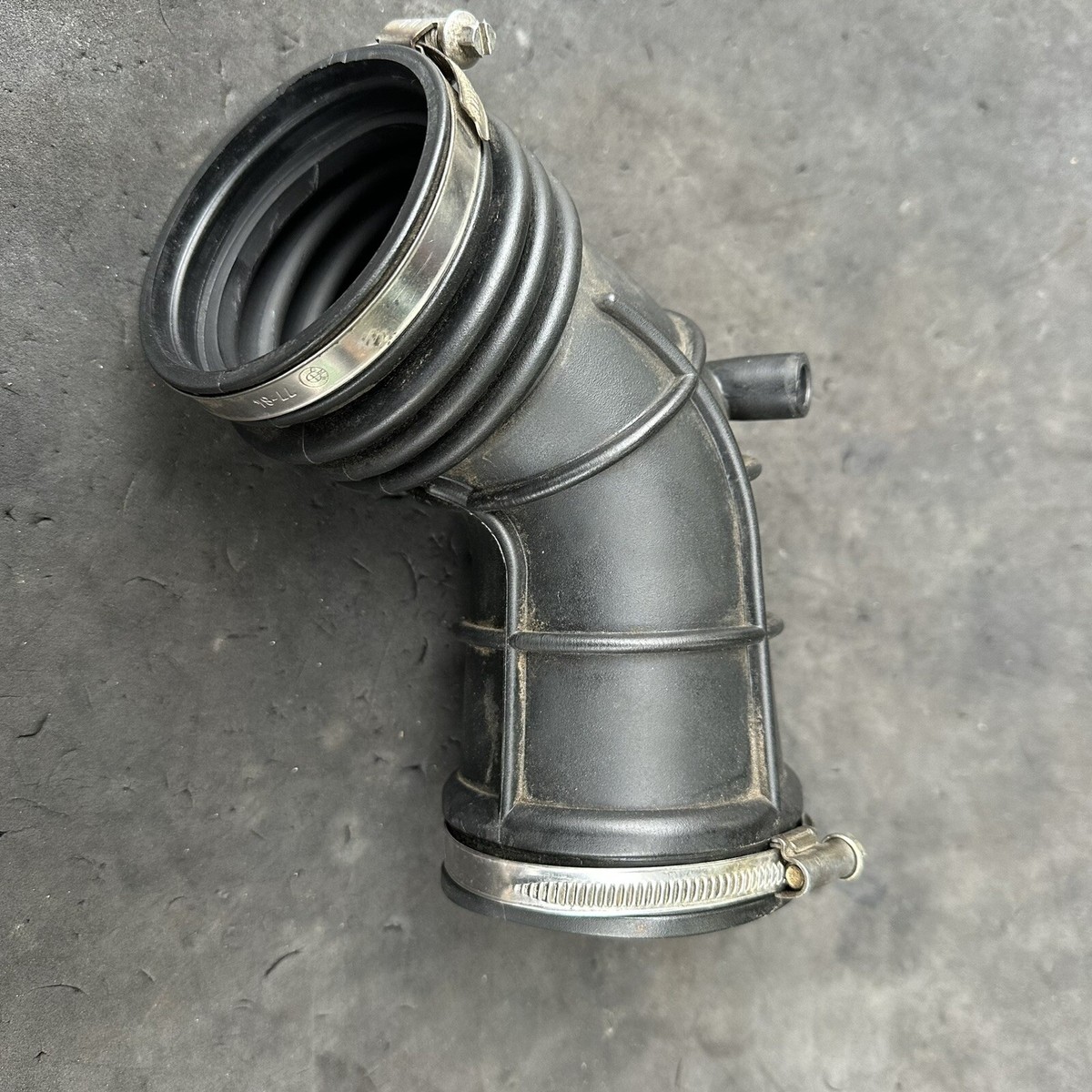 99-2005 BMW E36 / E46 / z3 RUBBER AIR INTAKE BOOT HOSE TUBE 
