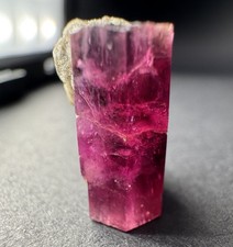 Roter Beryll 1,398 cm Kristall Standalone Utah Wah Wah Minen Exklusiv 9,55 Karat