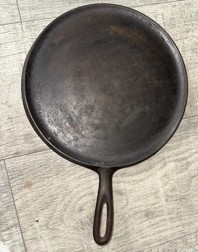 Vintage, Wagner Ware Cast Iron Round Handled Griddle Skillet 1109