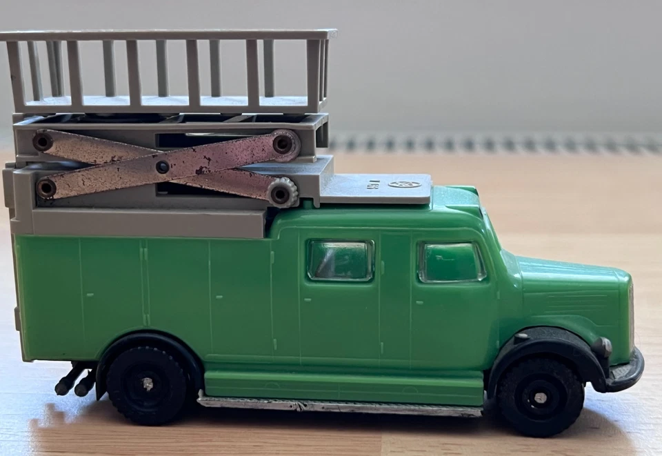 Siku Plastik V 156 Scheren-Turmwagen, Mercedes, Schörling-Aufbau