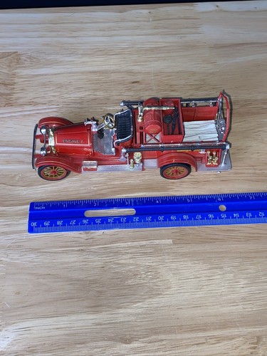 1921 AMERICAN LaFRANCE FIRE PUMPER ENGINE TRUCK # 7 MILWAUKEE F.D - Picture 9 of 9