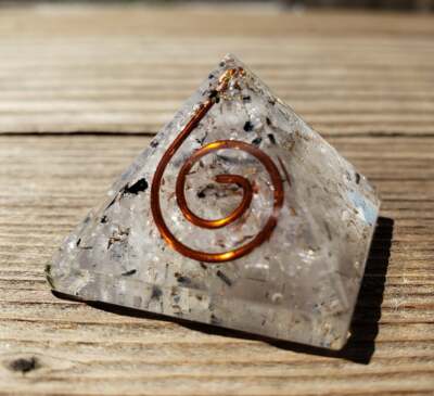 SMALL (25-30mm) TOURMALATED QUARTZ COIL ORGONE GEMSTONE PYRAMID ORGONITE