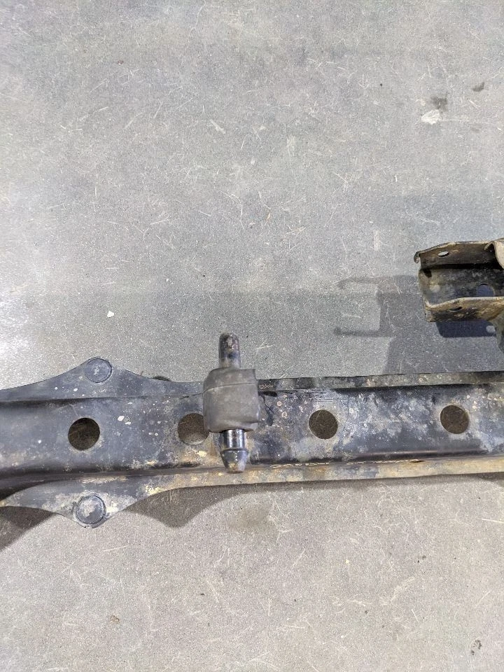 Toyota Tacoma 1999-2004 cuadro trasero travesaño porta tanque de gasolina genuino O1173638 Foto 3 de 4