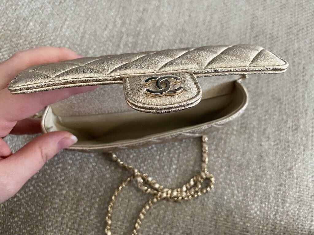 BNIB CHANEL 21P GOLD LAMBSKIN LEATHER GLASSES CASE / BAG WITH CLASSIC CHAIN ! image 3