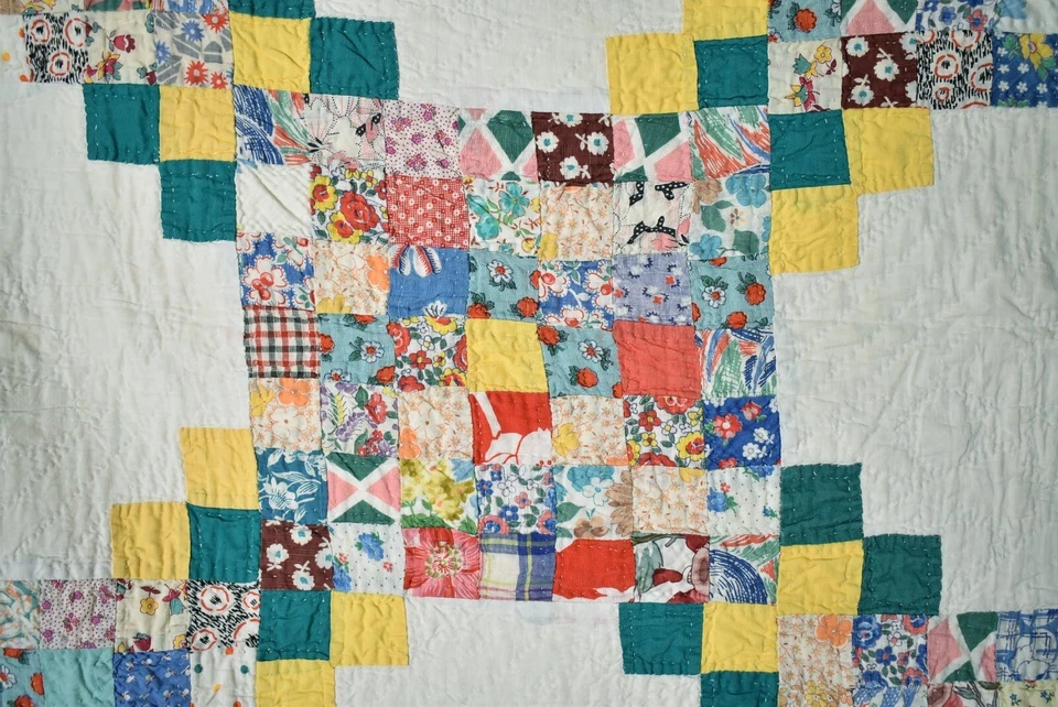 BEAUTIFUL Vintage 40's Irish Chain / Postage Stamp Antique Quilt ~DIAMOND BORDER - Image 3 of 4