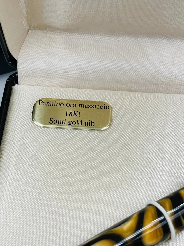 Pluma Estilográfica Aurora Italia Bicentenario del Nacimiento de Bandera Italiana Oro 18k Plumín Foto 3 de 4