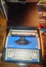 Rare Blue Olympia Traveller de Luxe portable typewriter *CLEAN + WORKS* thumbnail