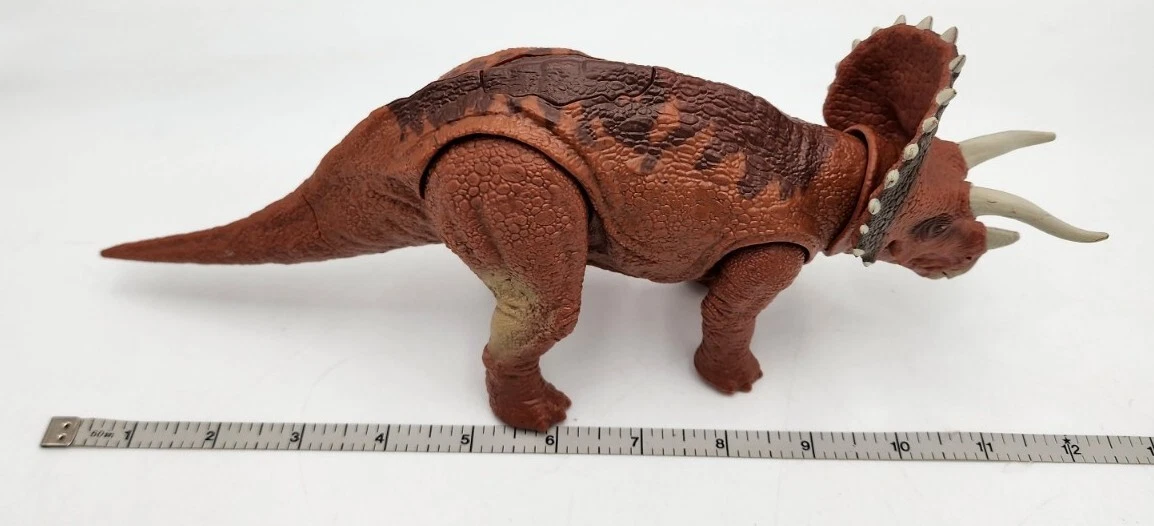 Jurassic world roarivores triceratops sales