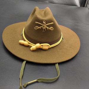 US 1912 calvary campaign hat with insignia