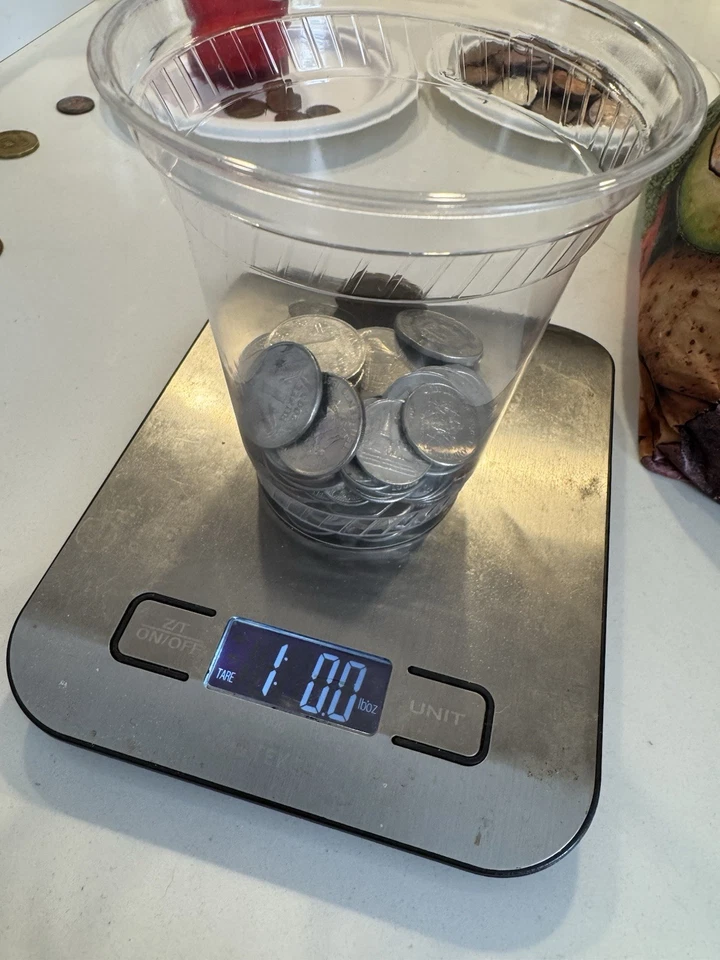 1 Pound of World Coins INTERNATIONAL FOREIGN. 1lb. assorted bulk lot. Unsorted - Image 2 of 4