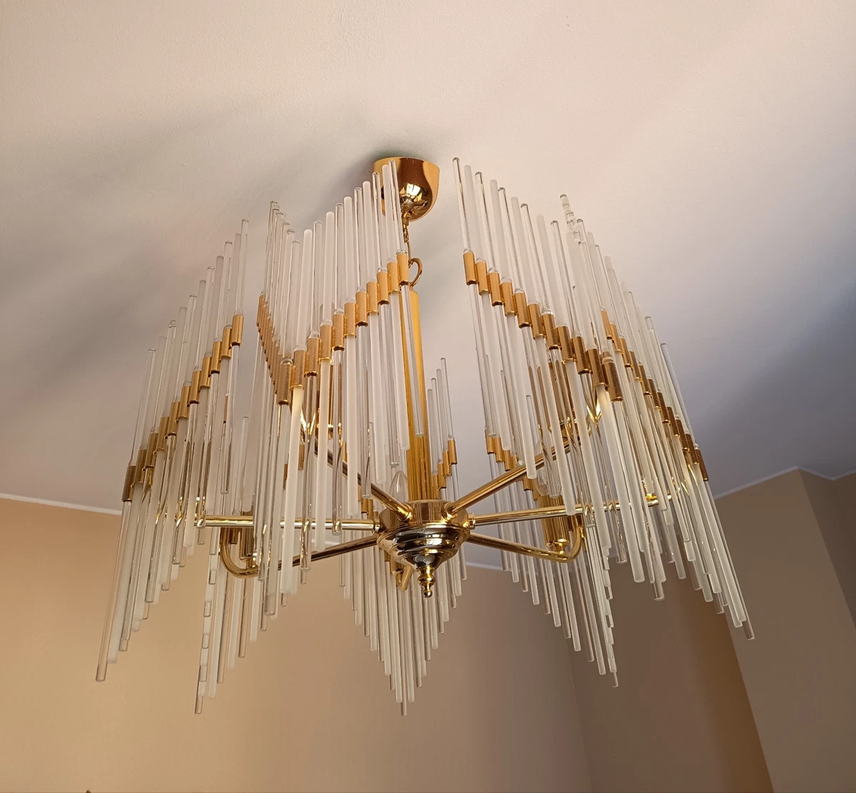 Elegante lámpara alemana de siete brazos, años ochenta. Forma de estrella.