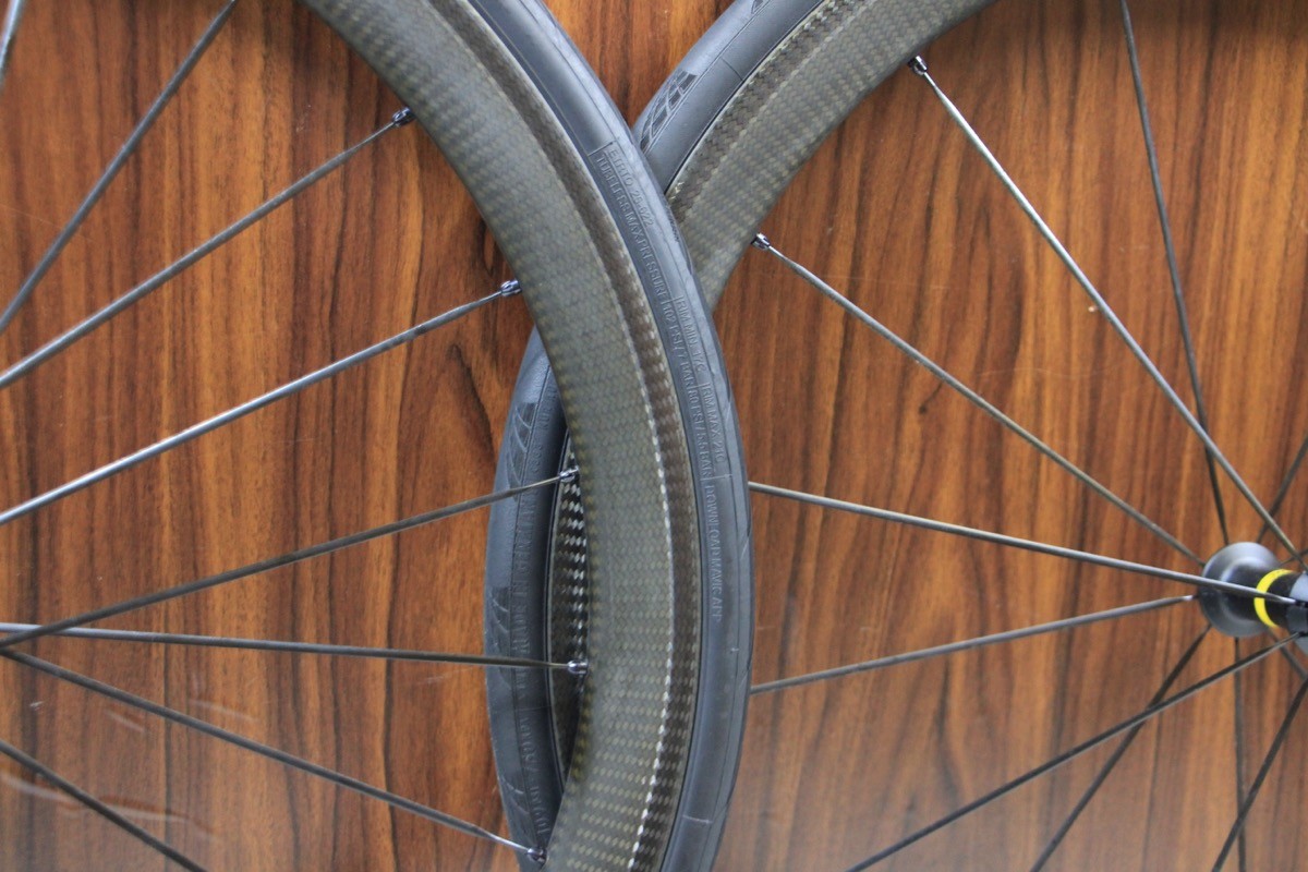 Mavic Cosmic SLR 40 Carbon Wheelset Clincher Tubeless Shimano Free