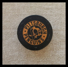 1971 OFFICIAL NHL PITTSBURGH PENGUIN PRACTICE HOCKEY PUCK UNIQUE CREST LOGO SIZE