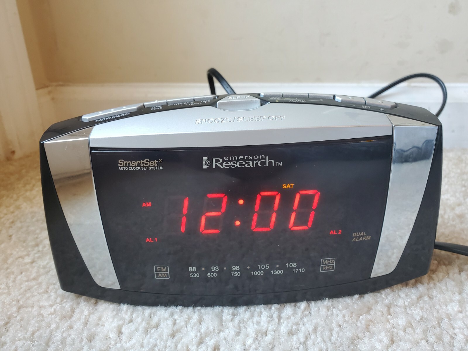 Emerson Research SmartSet AM/FM Radio Digital Clock Model No CKS055B ...