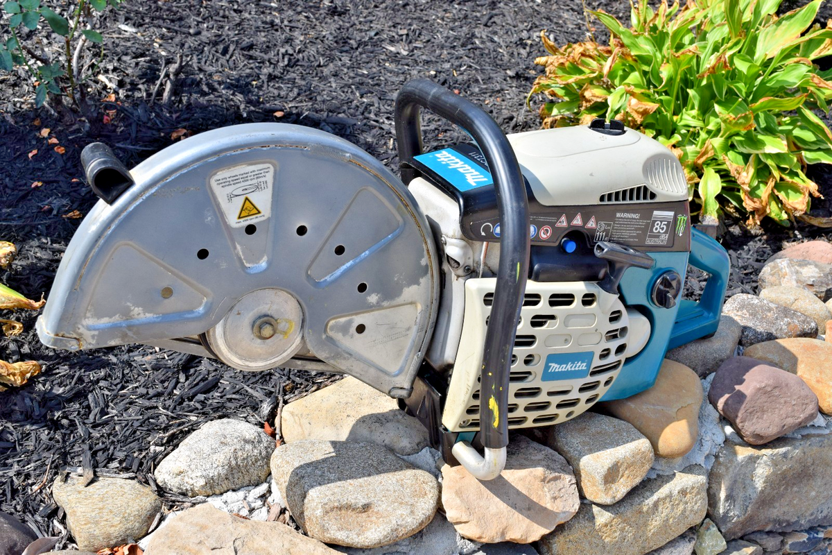 Makita DPC7311 73cc Gas-Powered Handheld 14