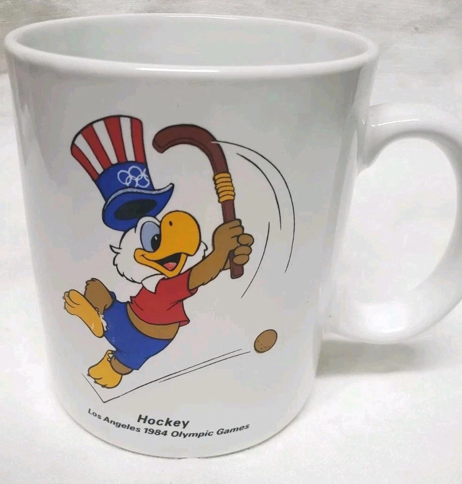 Taza de café Sam the Bald Eagle 1984 Juegos Olímpicos de Estados Unidos papel de hockey Foto 2 de 4