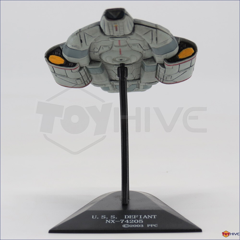 Star Trek USS Defiant NX 74205 Collectible Display spaceship