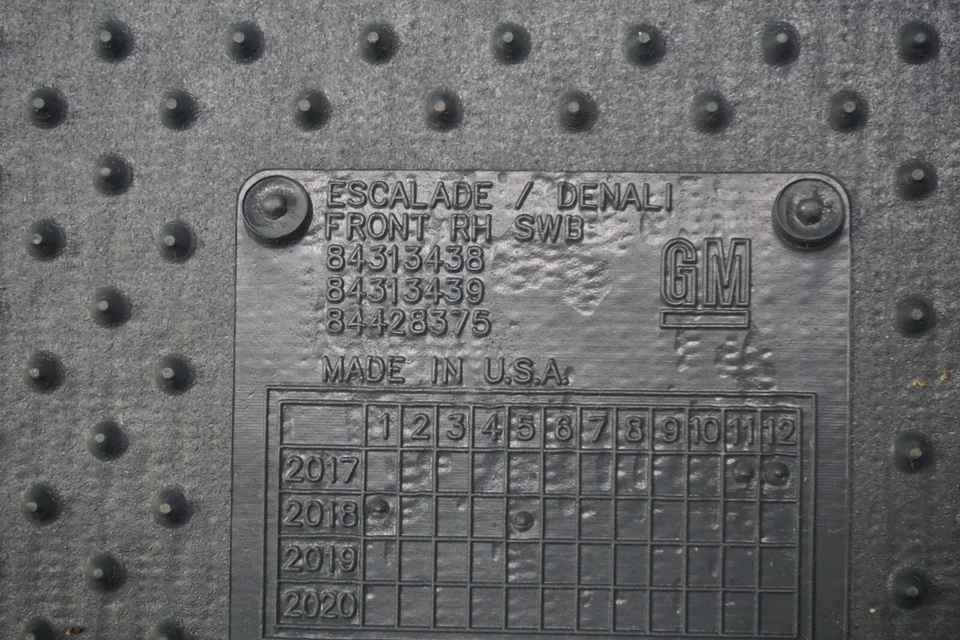 2015 16 17 18 19 20 CADILLAC ЭСКАЛАД ЛЕВЫЙ И ПРАВЫЙ ПЕРЕДНИЕ КОВРЫ OEM 84313438 - Изображение 3 из 4