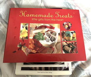 VINTAGE COLLECTION OF OVER 100+ EXCITING RECIPES & IDEAS IN AN ORGANIZED BINDER!