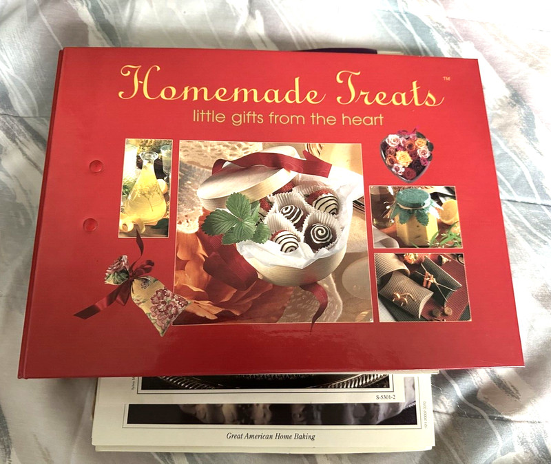 VINTAGE COLLECTION OF OVER 100+ EXCITING RECIPES & IDEAS IN AN ORGANIZED BINDER!