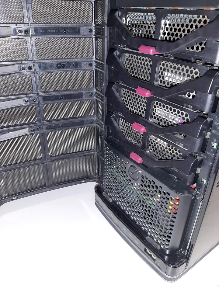 HP MediaSmart EX490 Windows  2.5 Tb NAS Network Storage Server - Image 2 of 4