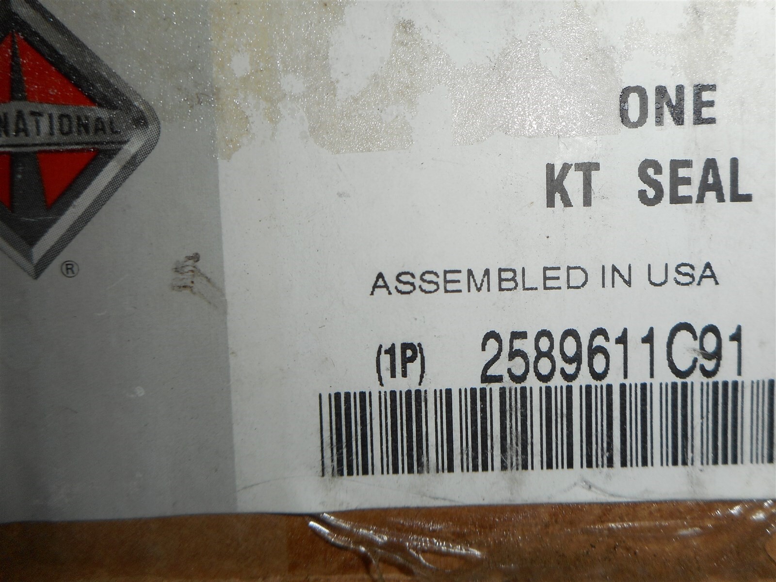 2589611C91 INTERNATIONAL STEERING GEAR SECTOR SHAFT SEAL KIT 