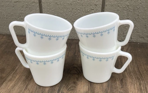 Pyrex Blue Snowflake Garland Mugs Set Of 4 Coffee Cups  D Handles Vintage