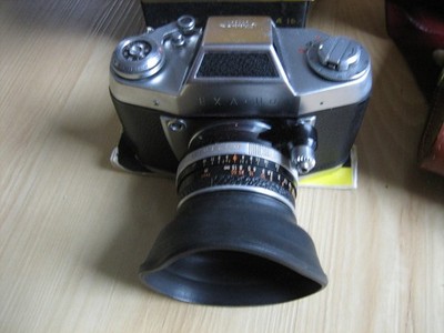 IHagee EXA II a mit Ledertasche, Zeiss Jena Objektiv 1:2,8 f=50